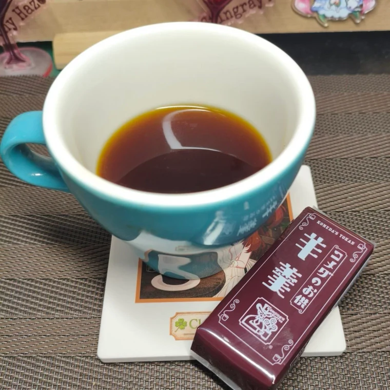 マグカップに淹れたコーヒー